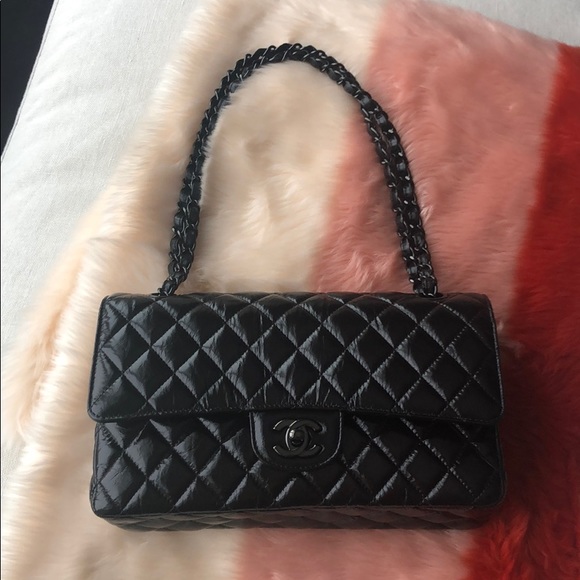 CHANEL Handbags - Chanel medium so black classic flap